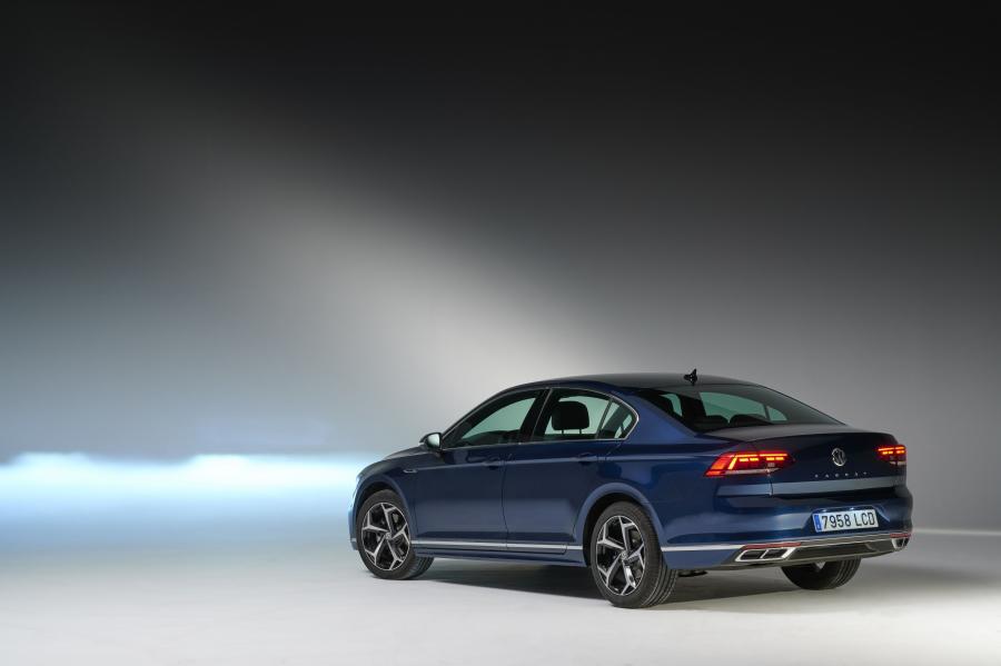  Volkswagen Passat R-Line (B8) 2019 года  (WW) (фото 2 из 24)